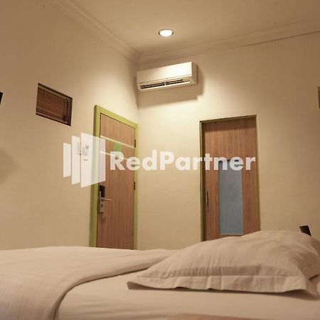 Wisma Sederhana Mitra Reddoorz Medan Luaran gambar