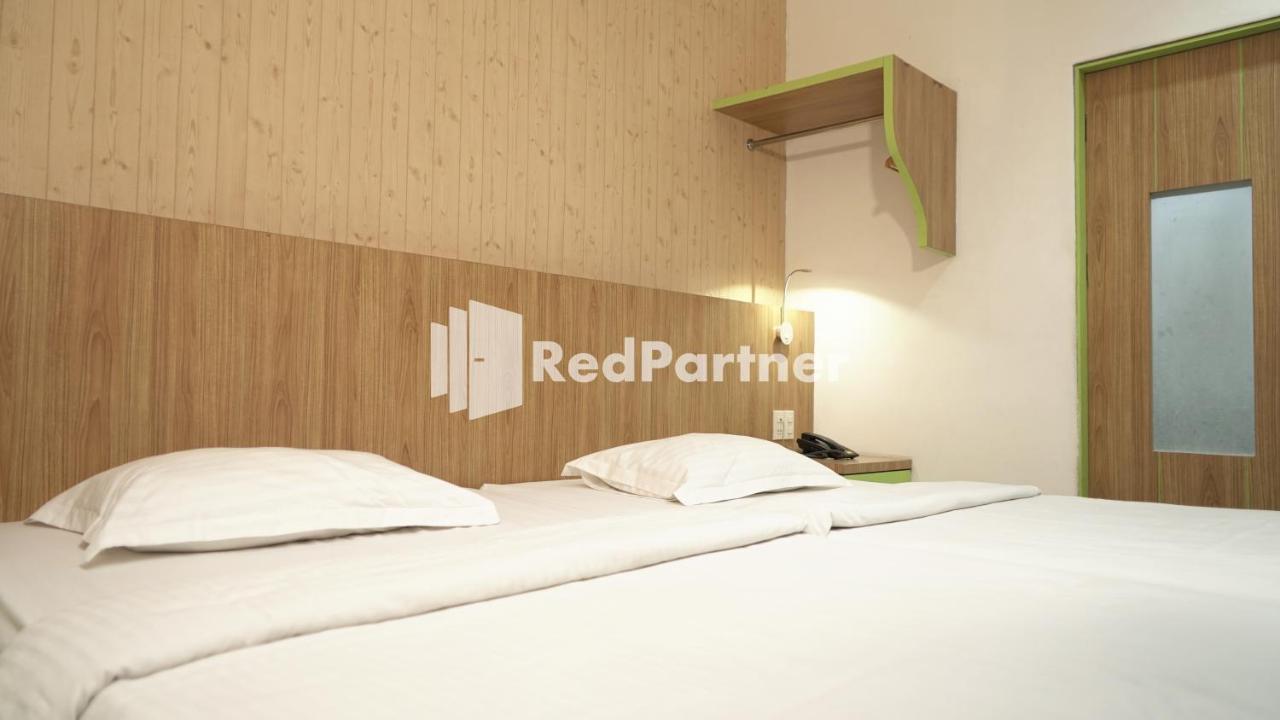 Wisma Sederhana Mitra Reddoorz Medan Luaran gambar