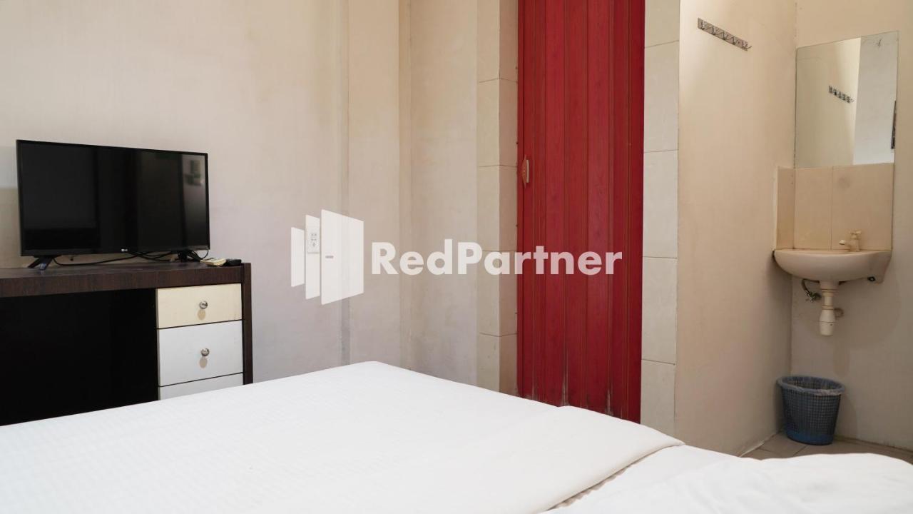 Wisma Sederhana Mitra Reddoorz Medan Luaran gambar