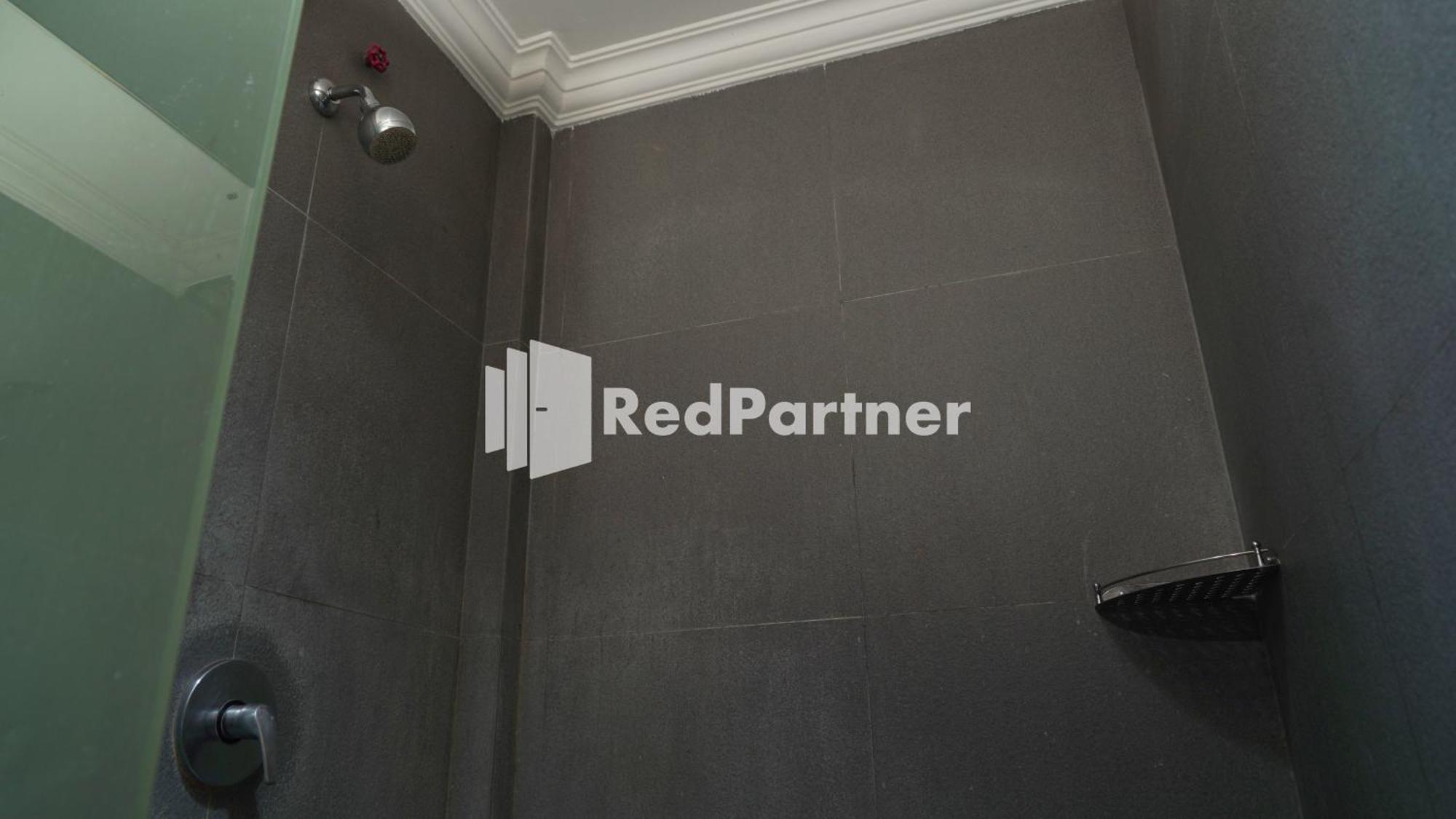 Wisma Sederhana Mitra Reddoorz Medan Bilik gambar