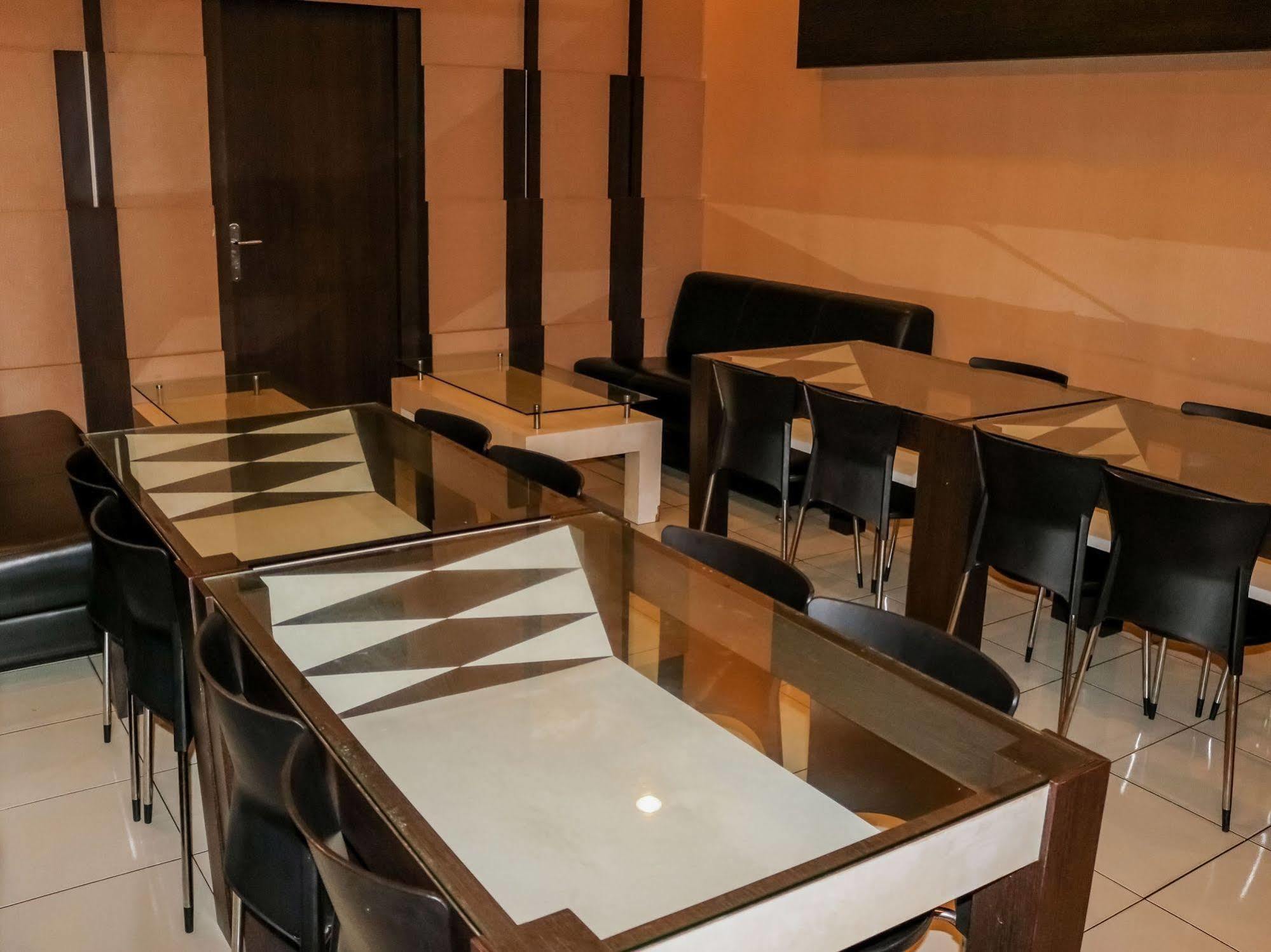 Wisma Sederhana Mitra Reddoorz Medan Luaran gambar